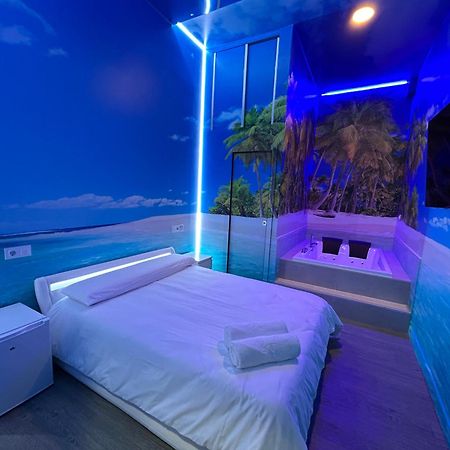 Habitacion Con Jacuzzi Y Bano Privado Мадрид Экстерьер фото