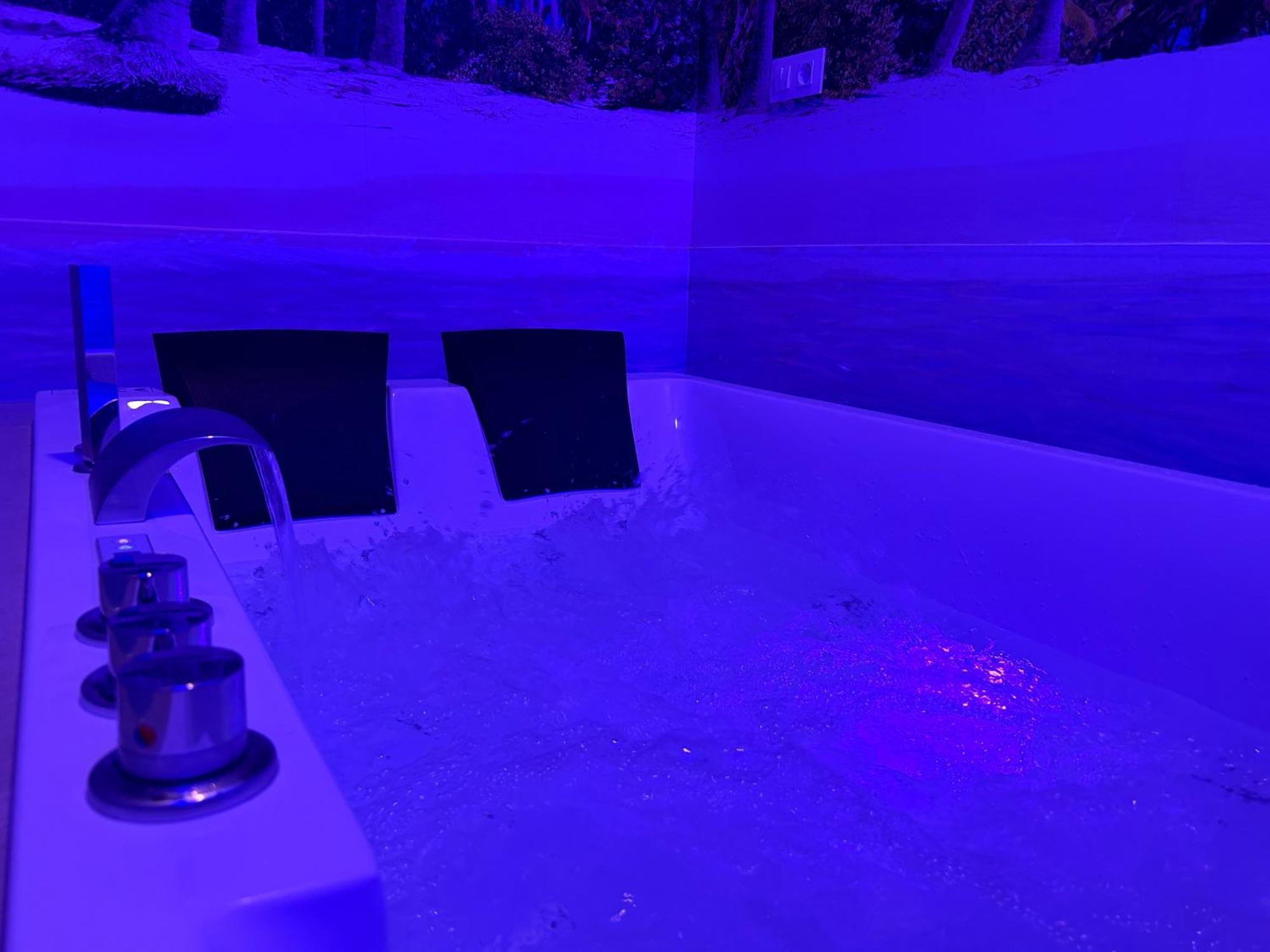 Habitacion Con Jacuzzi Y Bano Privado Мадрид Экстерьер фото