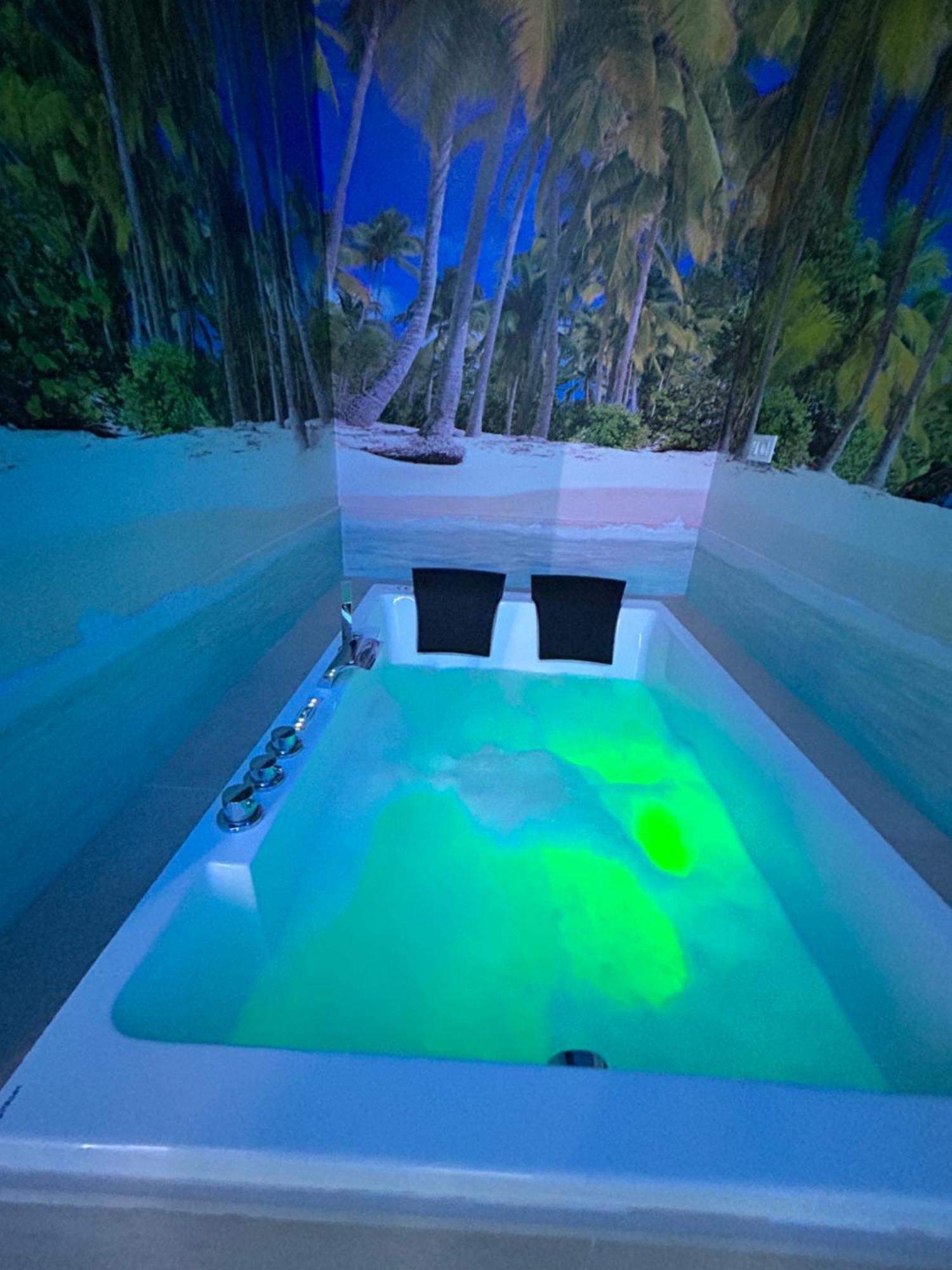 Habitacion Con Jacuzzi Y Bano Privado Мадрид Экстерьер фото